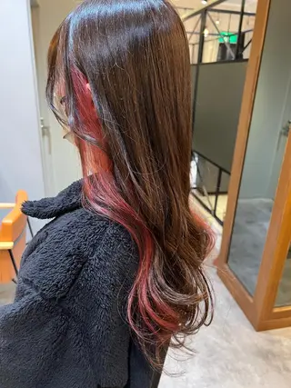 ロング カラー ノイシキ サキのヘアスタイル