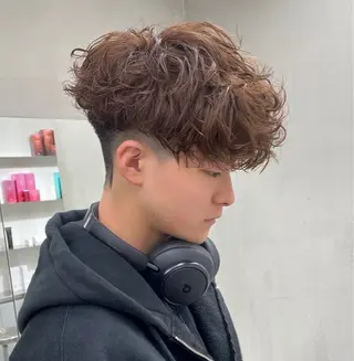 ショート カラー パーマ メンズ キッズ 岩本晴佳/波巻きパー マ/フェザーパーマのヘアスタイル