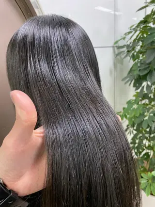 セミロング カラー 岩崎 昭憲のヘアスタイル