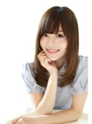 セミロング ＦＵＮＩＣ ファニックのヘアスタイル