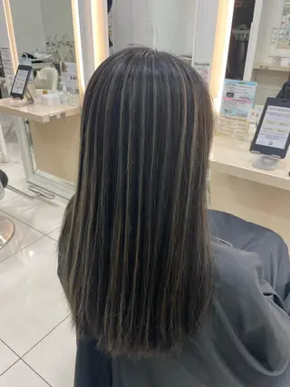 ロング カラー 崎山 紗吏のヘアスタイル