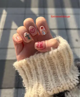 ネイル 濱岡 咲のネイルデザイン