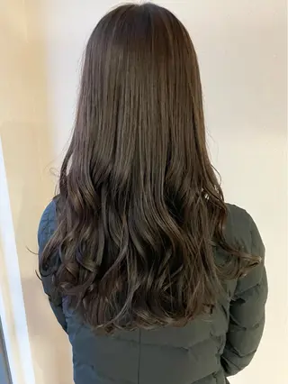 ロング カラー 沢田 瞳のヘアスタイル