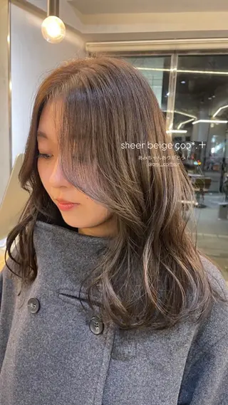 セミロング カラー 𝙢𝙞𝙮𝙪🎀 girly hairのヘアスタイル