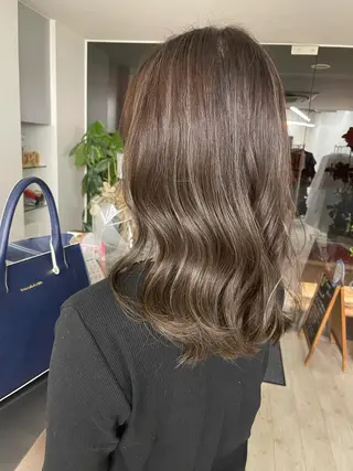 セミロング 心斎橋/海外レイヤー 募集中三好玲奈のヘアスタイル