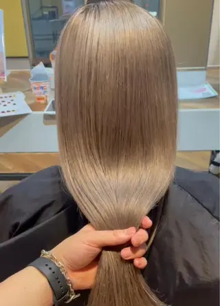 ロング 切りっぱなしボブイヤ リングカラー清水隆央のヘアスタイル