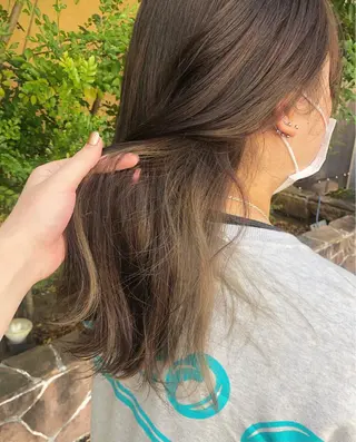 セミロング カラー 川元 汐音のヘアスタイル