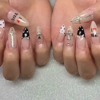 ネイル VIERU 🌈🎀💖のネイルデザイン