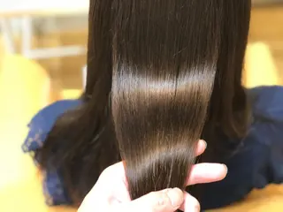 セミロング FRAME+spa&hair roomなんば駅前店所属・🌸MAYU🌸 ハイトーン➕レイヤーのヘアスタイル