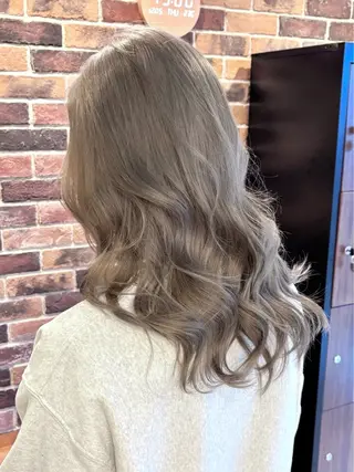 セミロング ブリーチ／ ダブルカラー／ＲＹＯのヘアスタイル