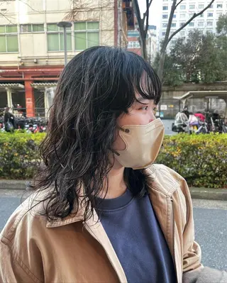 セミロング カラー パーマ 若林 良のヘアスタイル