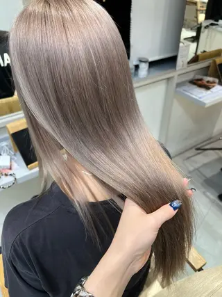 カラー ayaka. 梅田ハイトーン🥣のヘアスタイル