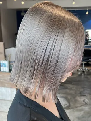 ミディアム カラー 岸下 理緒のヘアスタイル