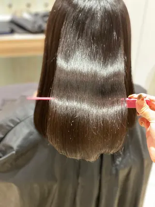 セミロング 髪質改善　縮毛の達人 矢井由真のヘアスタイル