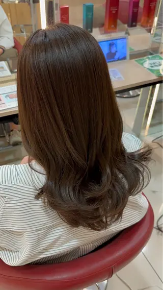 ロング 赤み消し艶カラー・ 透明感カラー×美髪のヘアスタイル