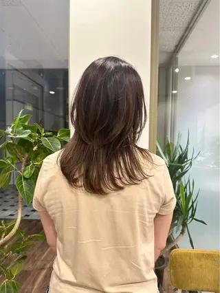 ミディアム カットモデル 山中 遥のヘアスタイル