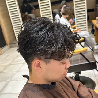 メンズ メンズ特化　パーマ メッシュハイライトのヘアスタイル