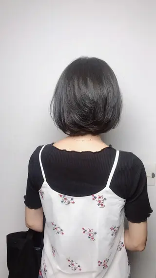 ショート カラー 岩田菜央 《武蔵小杉》のヘアスタイル