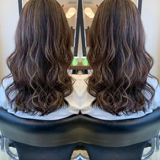 ロング カラー 伊藤 裕貴のヘアスタイル