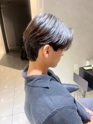 メンズ 韓国メンズ特化 ダウン・毛流れパーマのヘアスタイル