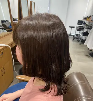 ミディアム カラー 安岡美咲✂︎ 艶カラー/髪質改善のヘアスタイル