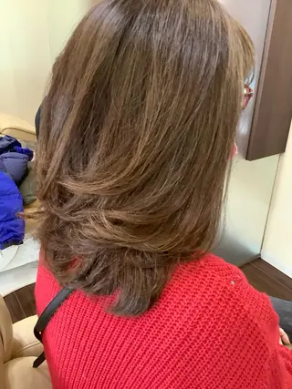 セミロング 鈴木 千恵子のヘアスタイル