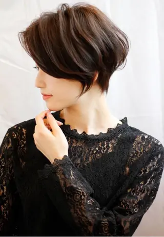 ショート 金気 真央のヘアスタイル