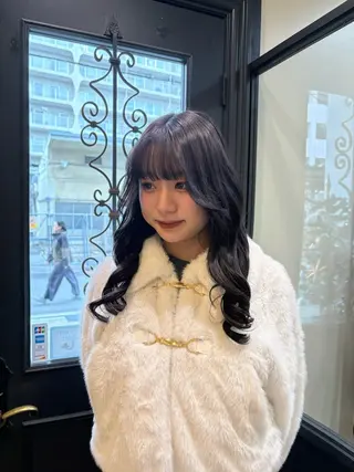 カラー しおり🍬 KOKORO🤍のヘアスタイル