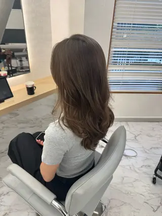 セミロング カラー 酒井 俊紀のヘアスタイル