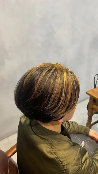 ショート カラー Levi Hair Salon所属・りん/神楽坂 English okのヘアスタイル