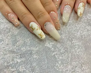 ネイル 安藤 彩乃のネイルデザイン