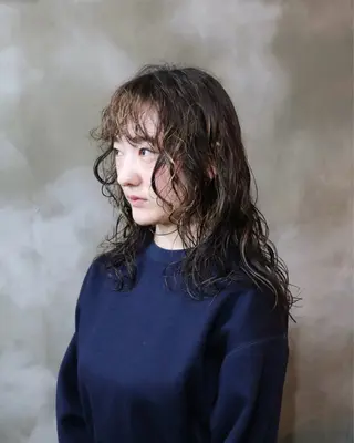 ロング パーマ 木村陸弥 透明感/ 赤み消し/オリーブのヘアスタイル