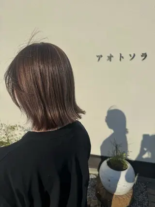 ミディアム カラー 青とそら いしざかのヘアスタイル