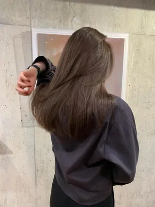 セミロング レイヤー透明感カラー AIKAのヘアスタイル