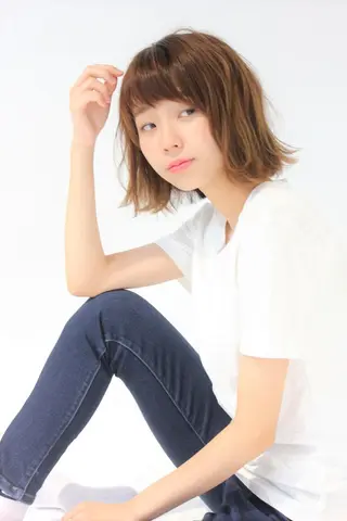 ミディアム 河野 薫のヘアスタイル