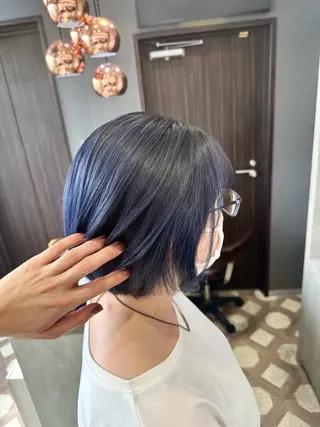 ショート カラー バレイヤージュ/ ミルクティーベージュのヘアスタイル