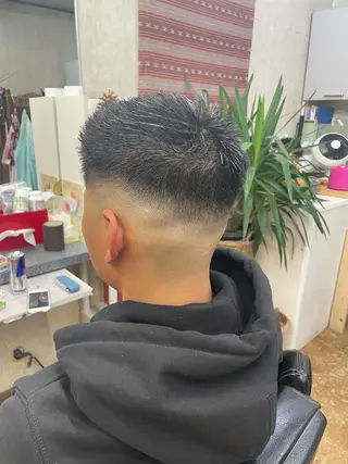 ショート メンズ 海老原 コウのヘアスタイル