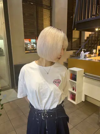 ミディアム 耳つぼS認定講師 ×ハイトーンカラーのヘアスタイル