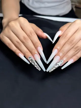 ロング Bibi beauty spa Osaka所属・Chann Channのネイルデザイン