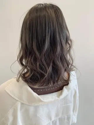 ミディアム カラー cecile hair所属・開發 紗貴のヘアスタイル