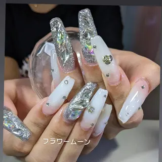 ネイル フラワー ムーンのネイルデザイン