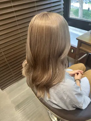 セミロング カラー RINA .のヘアスタイル