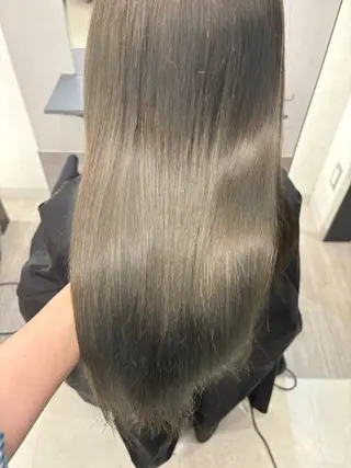 ロング カラー ダメージレスブリーチ デザイン．咲良のヘアスタイル