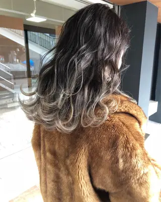 セミロング カラー REVE所属・TAKU 美容師のヘアスタイル