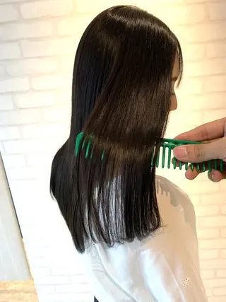 ロング 髪質改善 上品艶感カラーのヘアスタイル