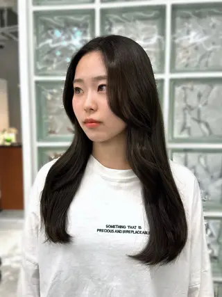 カラー 秋永 鈴のヘアスタイル