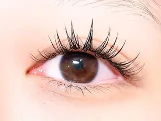 eyeHbe SAYAKAのマツエク・マツパデザイン