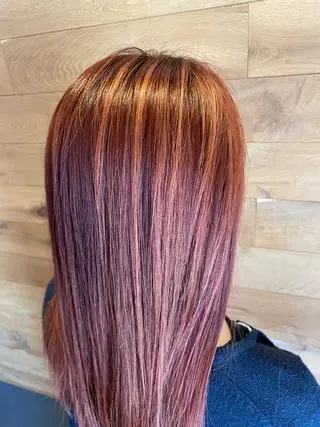 ミディアム カラー ハラ ルイスのヘアスタイル