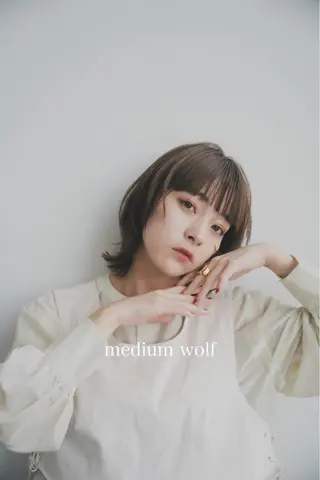 ミディアム ササキ ヨシヒトのヘアスタイル