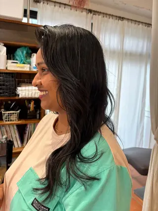 ロング トリコヘアサロン 新井千智のヘアスタイル